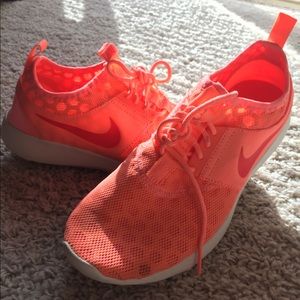 Women’s Nike Juvenate Size 7